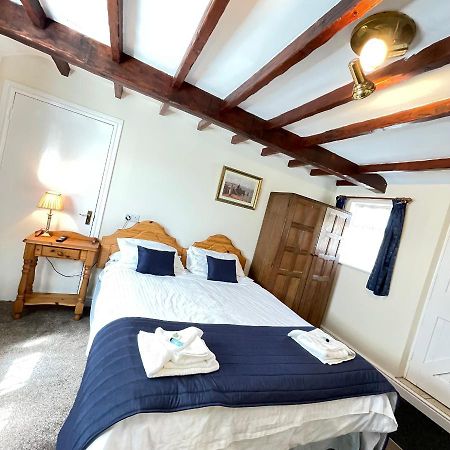 Halfway House Inn & Cottages Бриджнорт Екстериор снимка