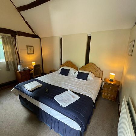 Halfway House Inn & Cottages Бриджнорт Екстериор снимка