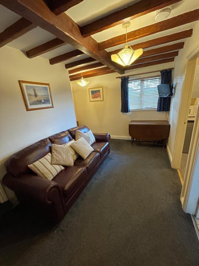 Halfway House Inn & Cottages Бриджнорт Екстериор снимка